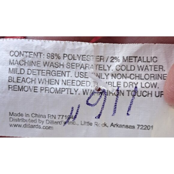 Dillards Red Green White Gold Plaid 116"x 58" Rectanglular Tablecloth Holiday - Picture 4 of 4